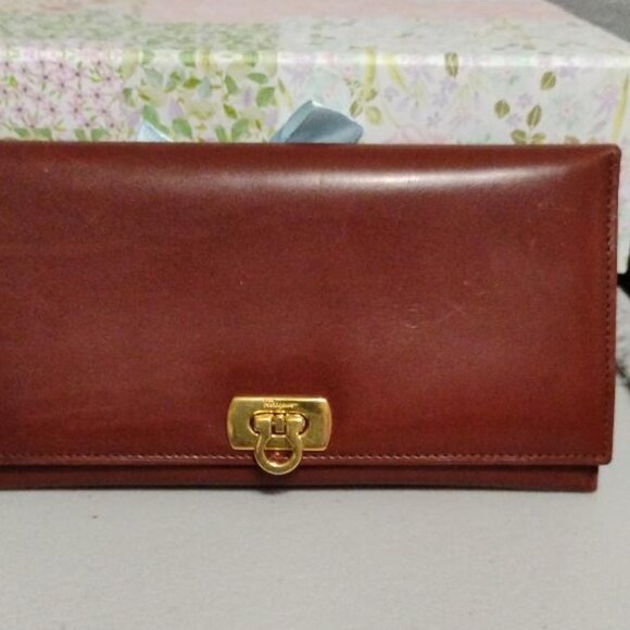 Salvatore Ferragamo Gancini Leather Clip Long Wallet - Picture 4 of 14
